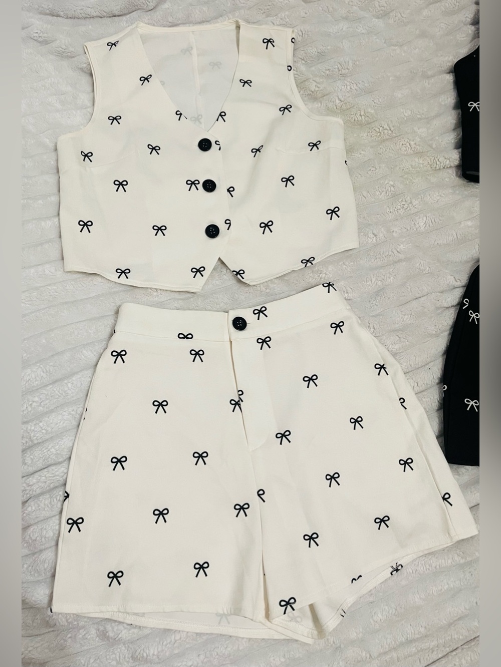 SHEIN Cream High-Waist Bow Print Shorts